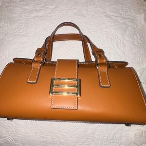 Elegant Tan Leather Handbag